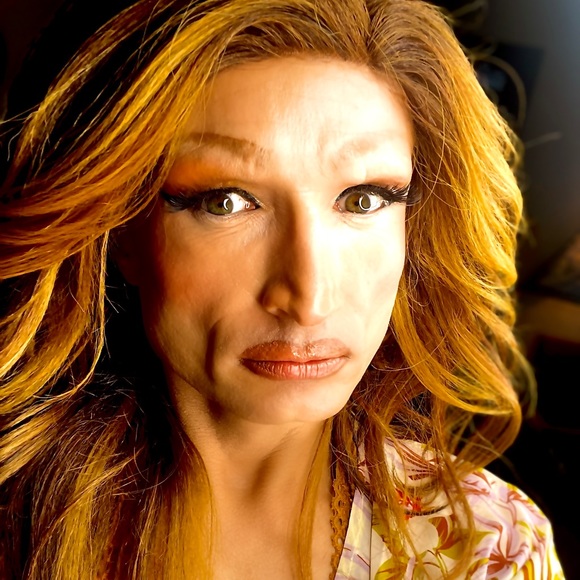 Meet your Posher, Anya - Picture 2 of 3